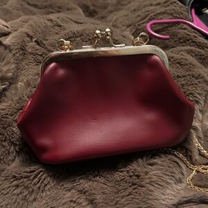 Elegant Burgundy Kisslock Clutch with Gold Accents